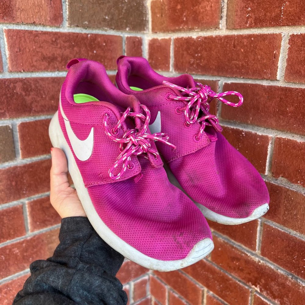NIKE ROSHE RUN PINK SIZE 5 - Picture 1 of 5